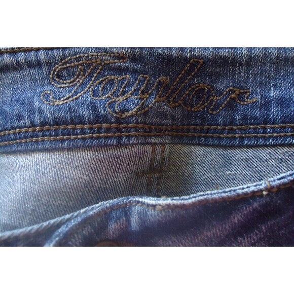 Delia's Taylor Cut Off Short Shorts-2.5" Inseam-Low Rise Denim Juniors Size 9/10 - Picture 4 of 8